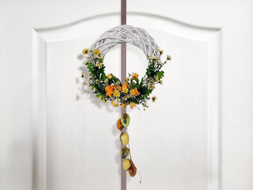 Věnec proutěný s jarní dekorací ∅ 30 cm bílý